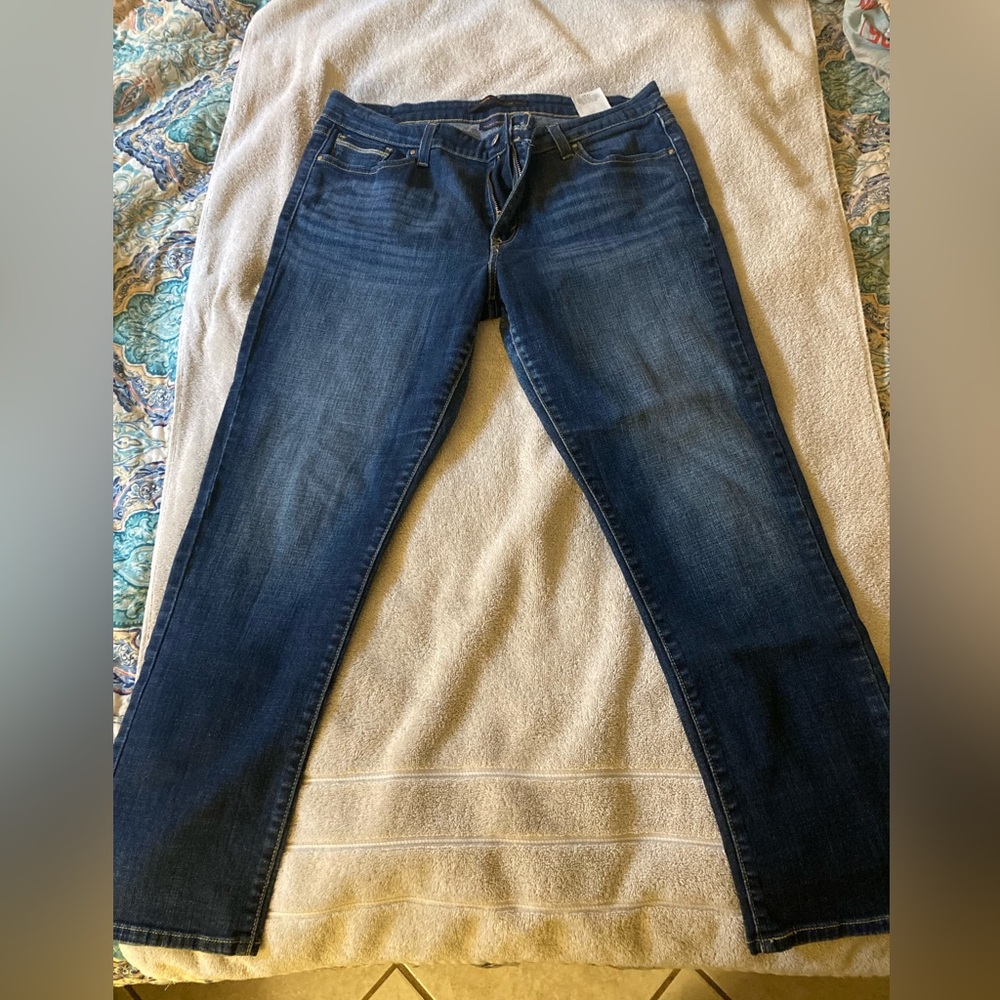 Levi’s Mid Rise Skinny size 14 crop
